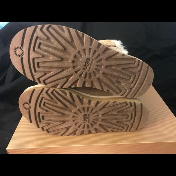 Bailey Button Uggs with UNIQUE hand painted design - Picture 4 of 7